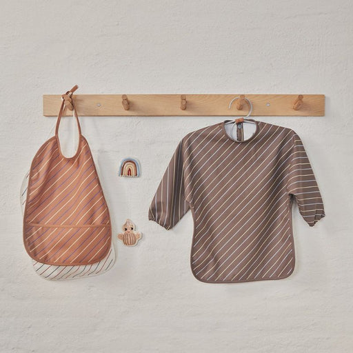 Cape bib - Striped - Caramel par OYOY Living Design - Eating & Bibs | Jourès