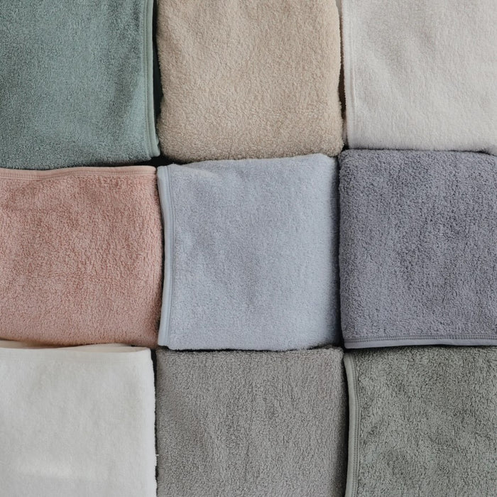 Organic cotton hooded towel - Fog par Mushie - Mushie | Jourès