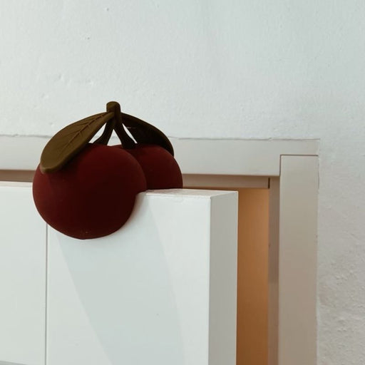 Silicon Door Stop - Cherry par Konges Sløjd - Gifts $50 or less | Jourès