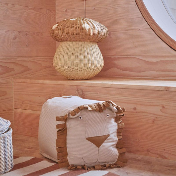 Lobo le lion - Coussin à chevaucher - Caramel par OYOY Living Design - Mobilier et décoration | Jourès