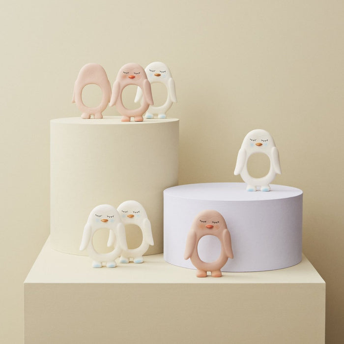 Baby Teether - Penguin Pink par OYOY Living Design - Toys, Teething Toys & Books | Jourès