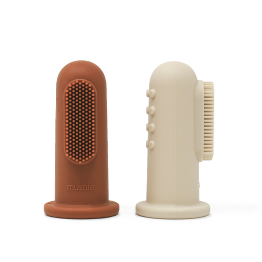 Kids Finger Toothbrush - Clay/Shifting Sand par Mushie - Products | Jourès