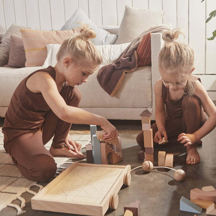 Wooden Rainbow Wagon with Blocks par OYOY Living Design - Gifts $100 and more | Jourès