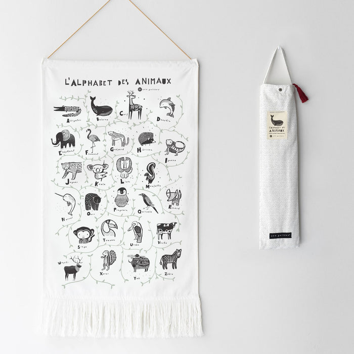 Affiche en coton biologique imprimée - Alphabet des animaux - édition française par Wee Gallery - La collection noir & blanc | Jourès