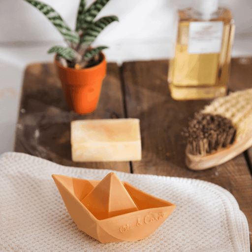 Teether bath toy - Carol Origami Boat - Nude par Oli&Carol - Bath time | Jourès