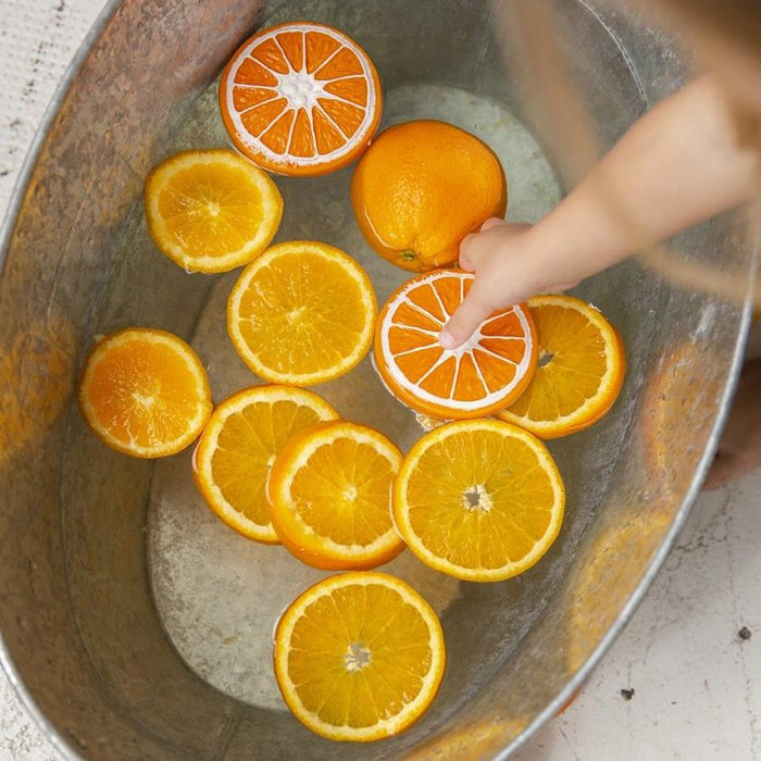 Jouet de bain - Clementino l'orange par Oli&Carol - Idées-cadeaux pour baby shower | Jourès
