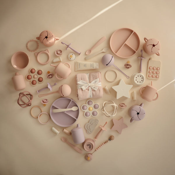 Flower Press Toy - Rose/Blush/Shifting Sand par Mushie - | Jours Flower Press Toy - Rose/Blush/Shifting Sand par Mushie - | Jours