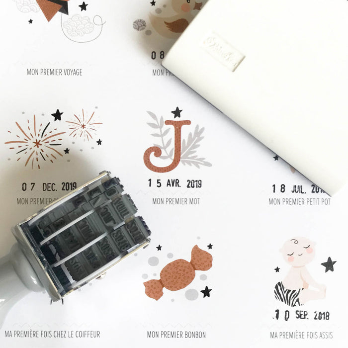 "Mes Premières Fois" Milestones poster and stamp - Light skin par Les Petites Dates - Arts and Stationery | Jourès