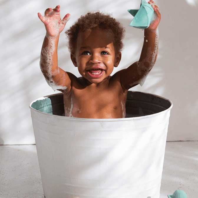 Teether bath toy - Carol Origami Boat - Mint par Oli&Carol - Baby - 6 to 12 months | Jourès