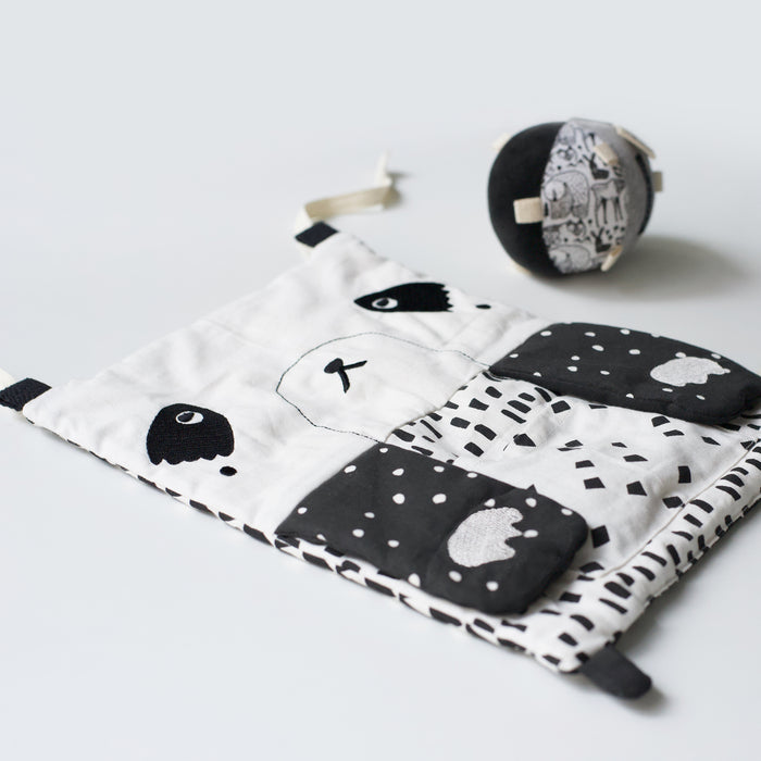 Jouet sensoriel en peluche - Panda par Wee Gallery - La collection noir & blanc | Jourès