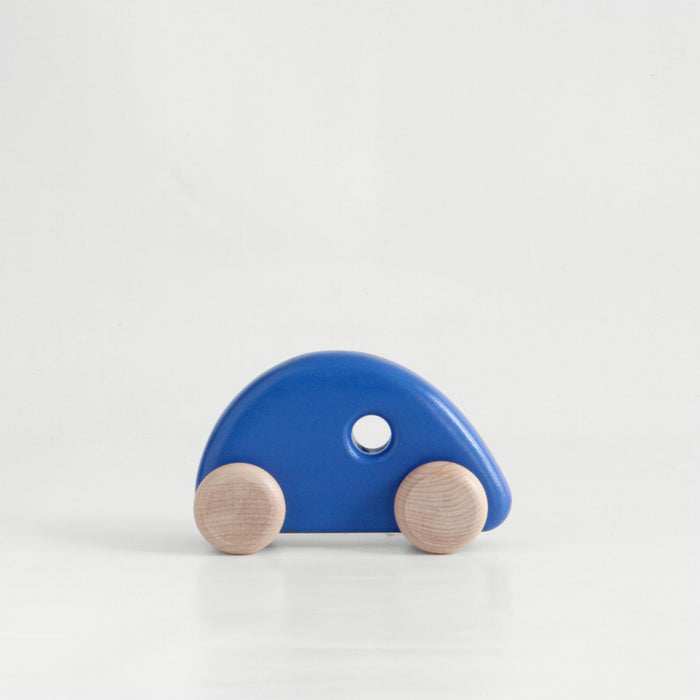 Petite voiture en bois - Bleu par Caribou - L'heure de jouer ! | Jourès