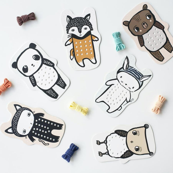 Lacing Cards - Baby Animals par Wee Gallery - Play time | Jourès
