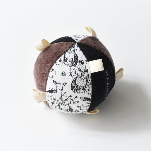 Taggy Ball With Rattle - Woodland par Wee Gallery - Toys, Teething Toys & Books | Jourès
